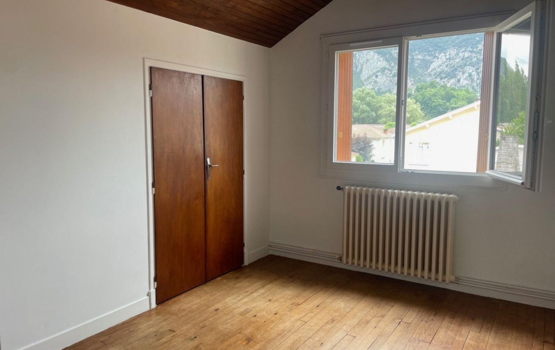 OVALIE IMMOBILIER : Appartement | TARASCON-SUR-ARIEGE (09400) | 61 m2 | 525 € 