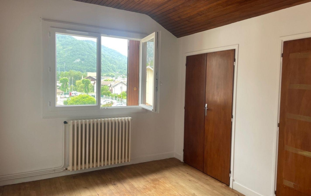 OVALIE IMMOBILIER : Appartement | TARASCON-SUR-ARIEGE (09400) | 61 m2 | 525 € 