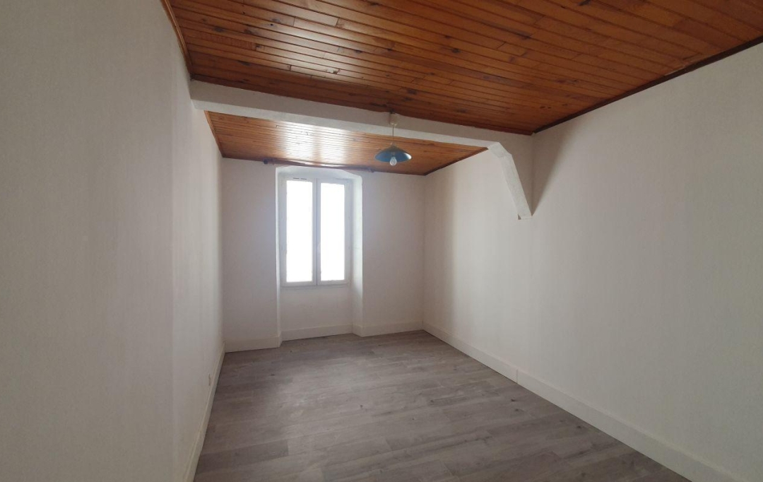 OVALIE IMMOBILIER : Apartment | TARASCON-SUR-ARIEGE (09400) | 54 m2 | 513 € 