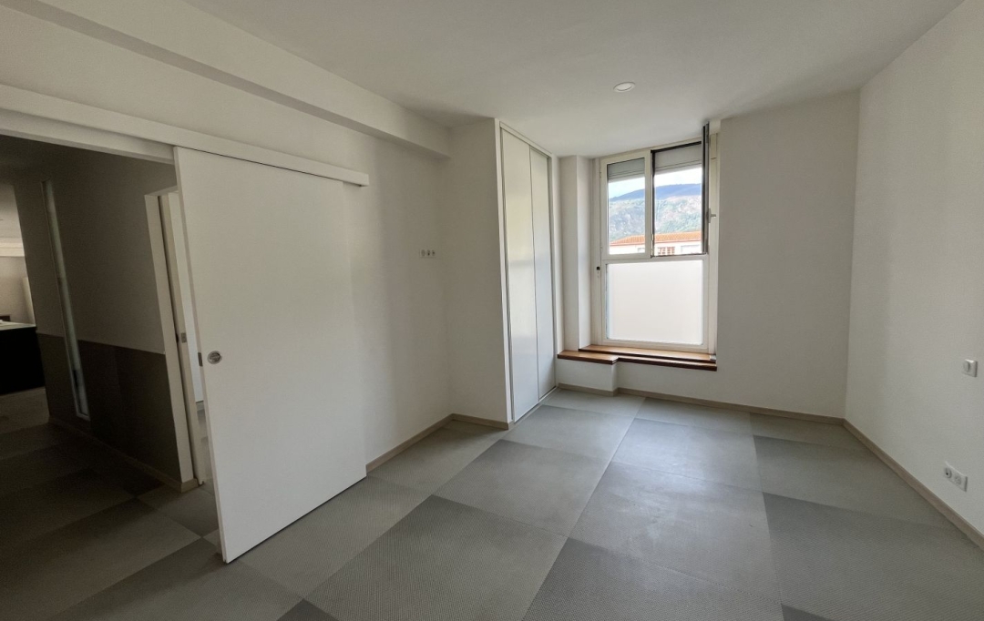OVALIE IMMOBILIER : Apartment | TARASCON-SUR-ARIEGE (09400) | 103 m2 | 850 € 