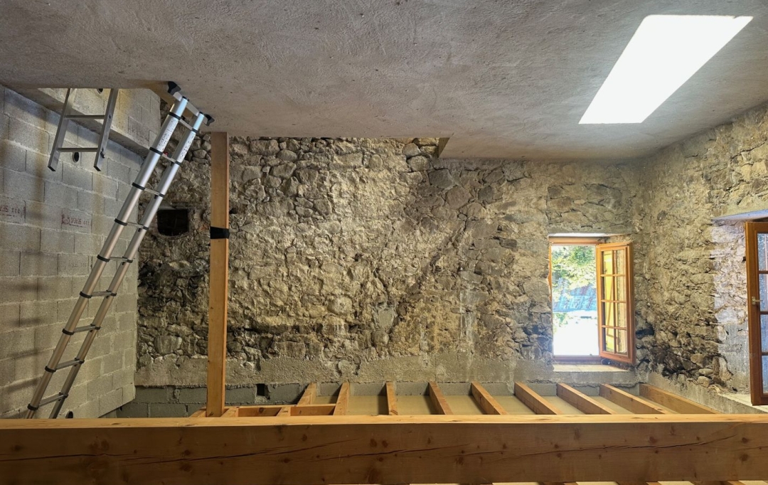 OVALIE IMMOBILIER : House | TARASCON-SUR-ARIEGE (09400) | 180 m2 | 153 000 € 