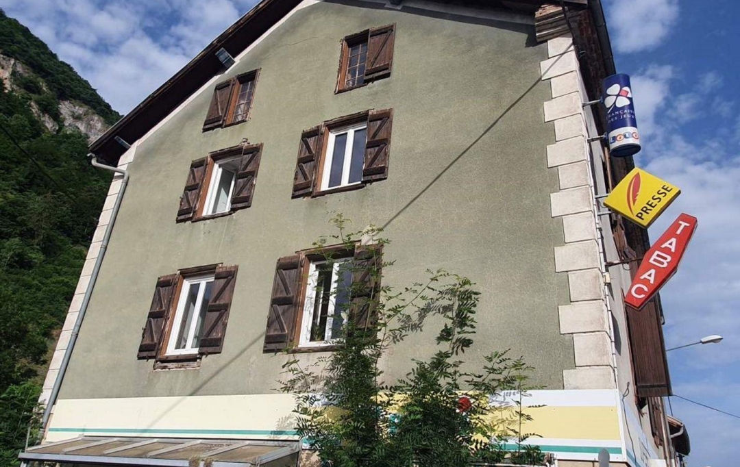 OVALIE IMMOBILIER : Building | LUZENAC (09250) | 325 m2 | 180 000 € 